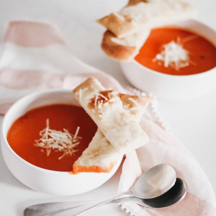 Easy Creamy Vegan Tomato Soup